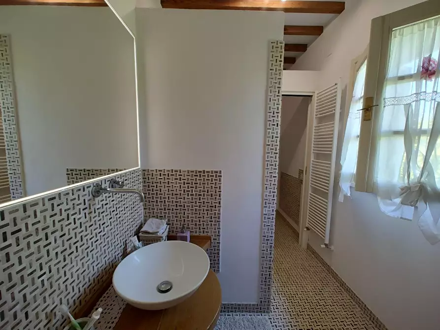 Immagine 18 di Villa in vendita  a Collesalvetti