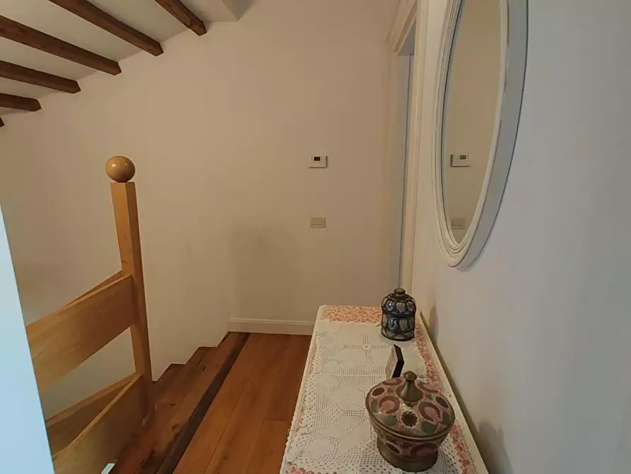 Immagine 11 di Villa in vendita  a Collesalvetti