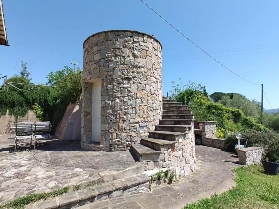 Immagine 27 di Villa in vendita  a Collesalvetti