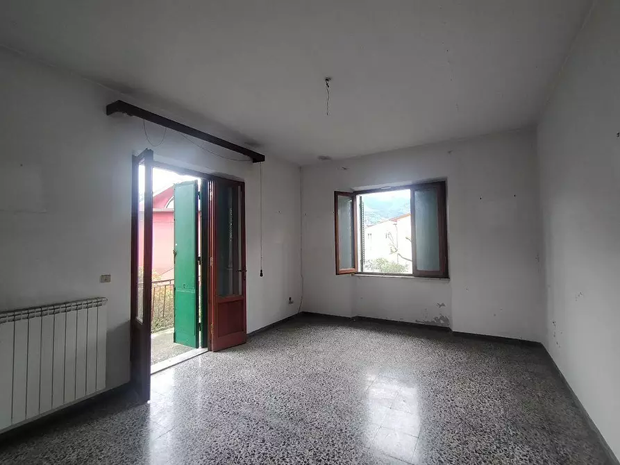 Immagine 3 di Casa bifamiliare in vendita  a Massa