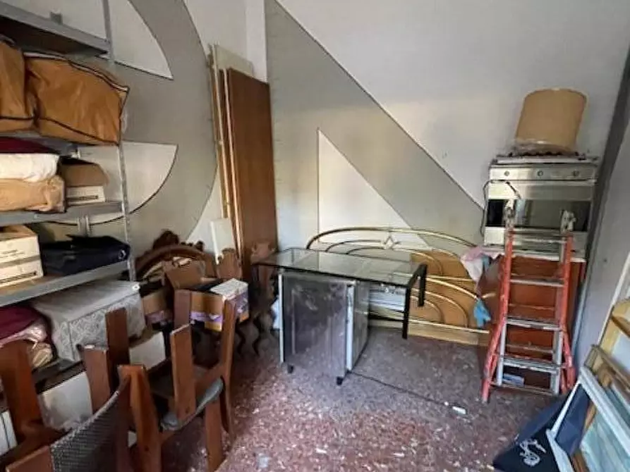 Immagine 1 di Garage in vendita  a Vecchiano