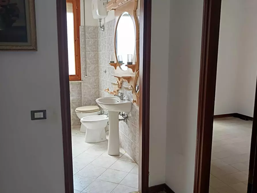 Immagine 13 di Appartamento in vendita  a Livorno