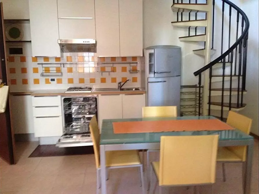 Immagine 1 di Appartamento in vendita  a Carrara