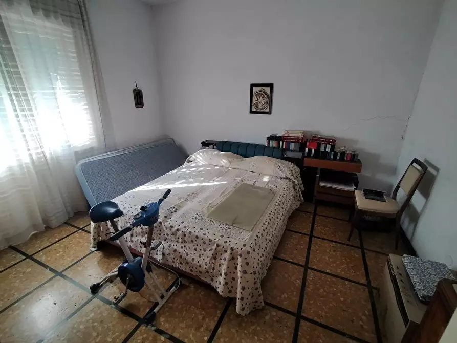 Immagine 19 di Porzione di casa in vendita  a Massa