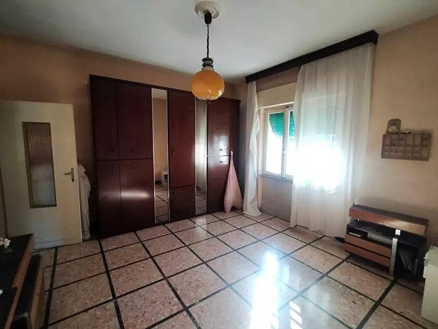 Immagine 18 di Porzione di casa in vendita  a Massa