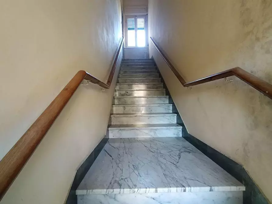 Immagine 2 di Porzione di casa in vendita  a Massa