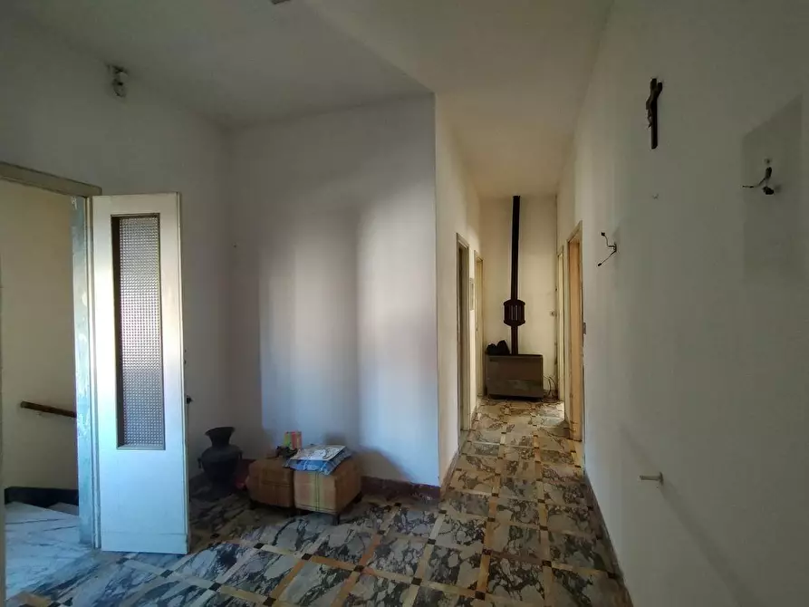 Immagine 25 di Porzione di casa in vendita  a Massa