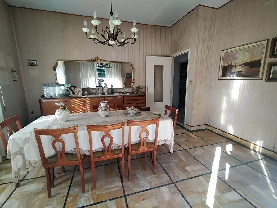 Immagine 12 di Porzione di casa in vendita  a Massa