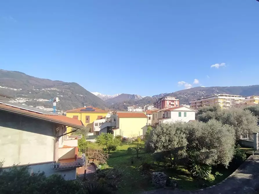 Immagine 32 di Porzione di casa in vendita  a Massa