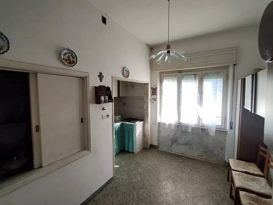 Immagine 6 di Porzione di casa in vendita  a Massa