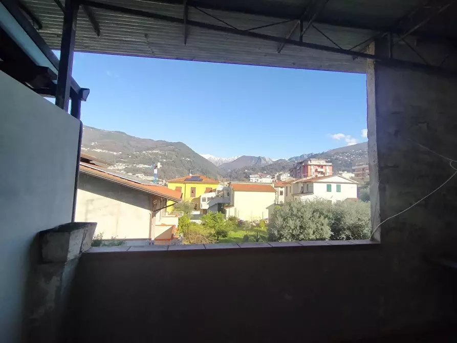 Immagine 28 di Porzione di casa in vendita  a Massa