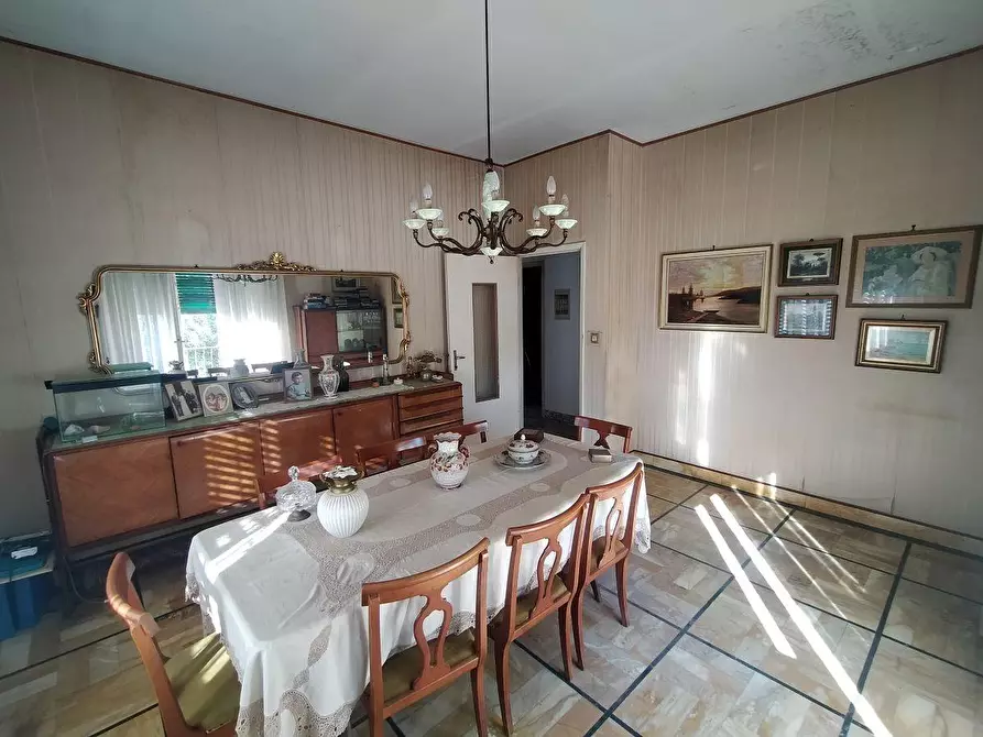 Immagine 13 di Porzione di casa in vendita  a Massa