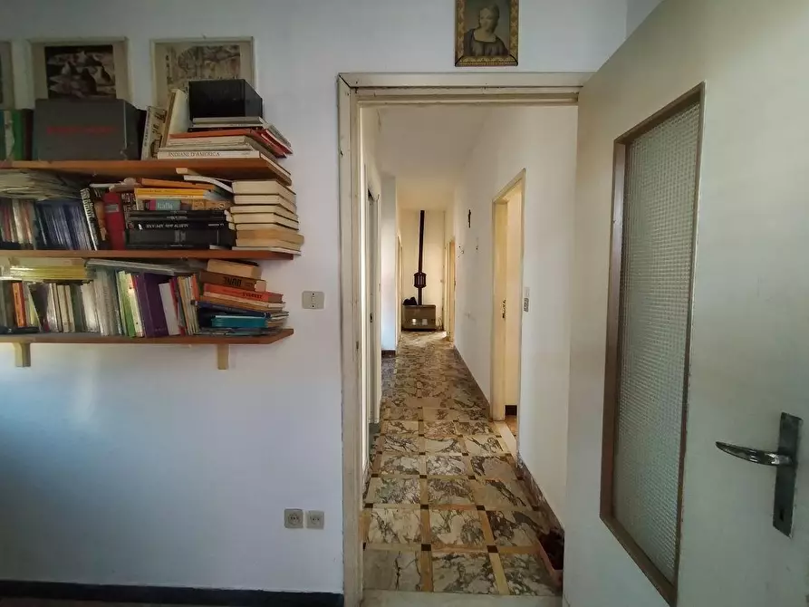 Immagine 34 di Porzione di casa in vendita  a Massa