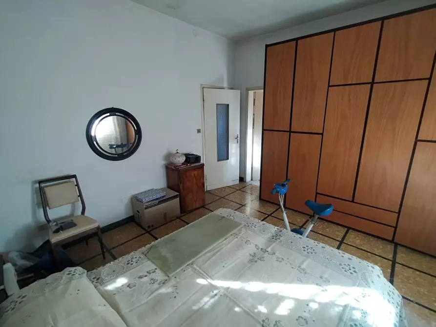 Immagine 17 di Porzione di casa in vendita  a Massa