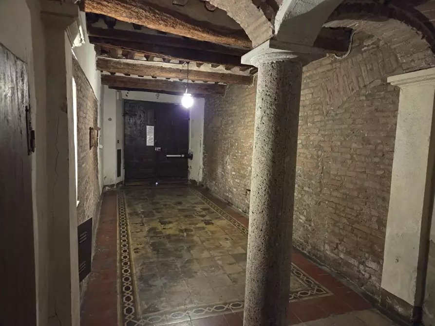 Immagine 6 di Appartamento in vendita  a Siena