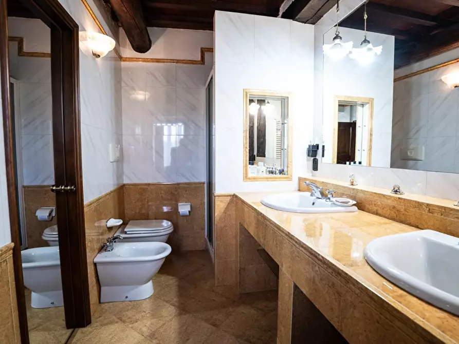 Immagine 43 di Casa colonica in vendita  a Sinalunga