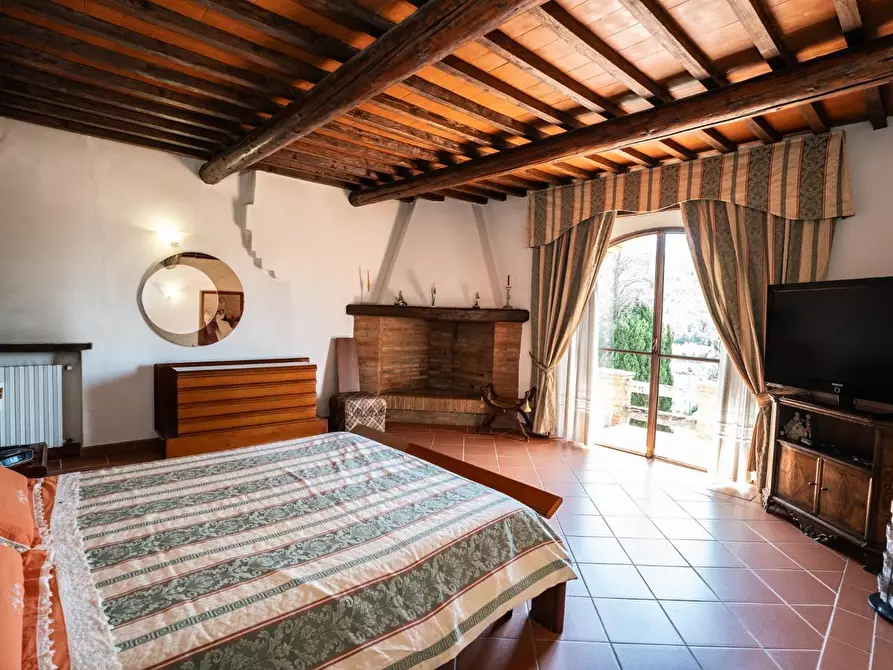 Immagine 41 di Casa colonica in vendita  a Sinalunga