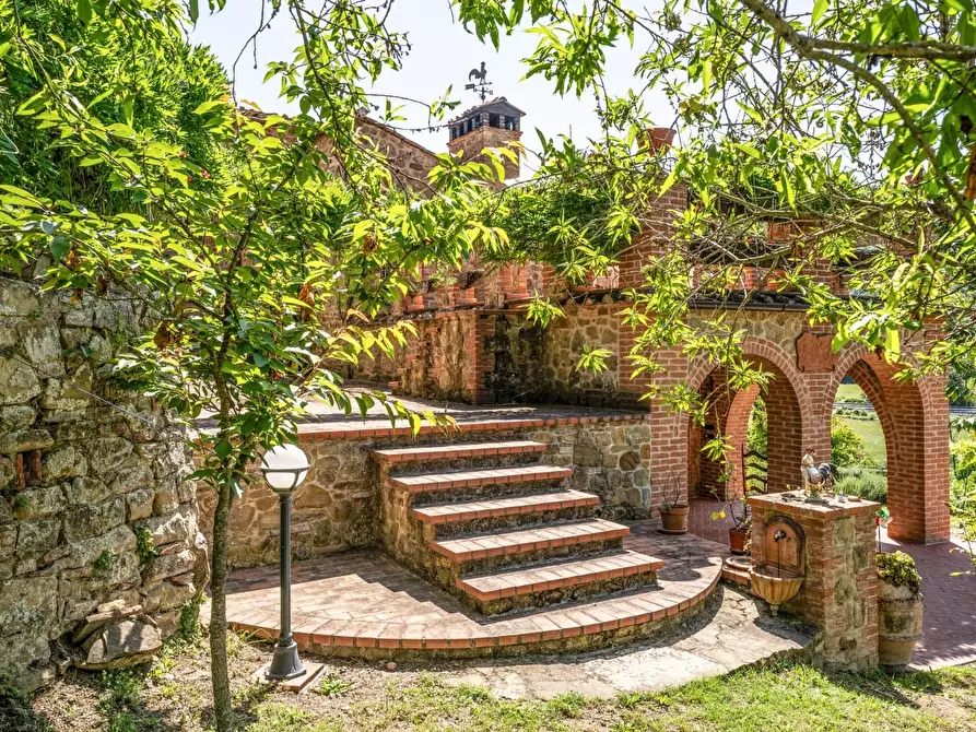 Immagine 6 di Casa colonica in vendita  a Sinalunga