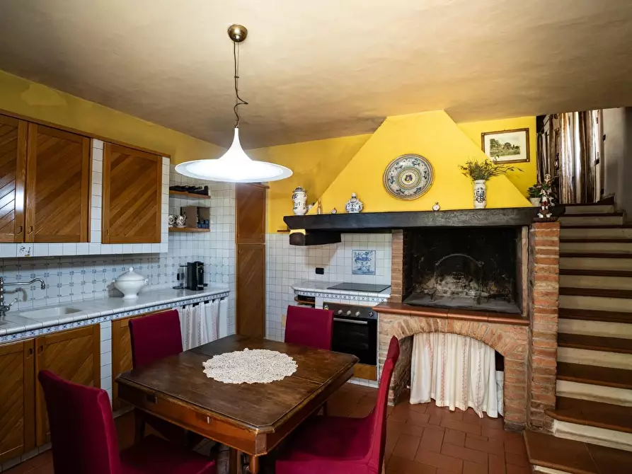 Immagine 13 di Casa colonica in vendita  a Sinalunga