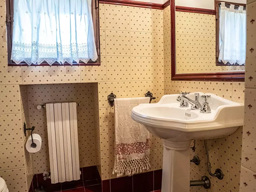 Immagine 21 di Casa colonica in vendita  a Sinalunga