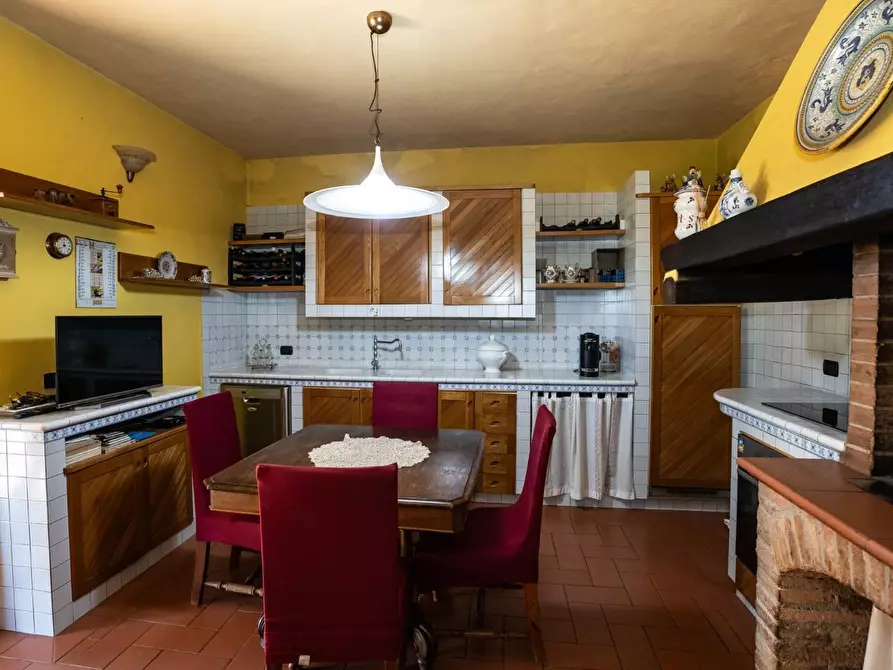 Immagine 14 di Casa colonica in vendita  a Sinalunga