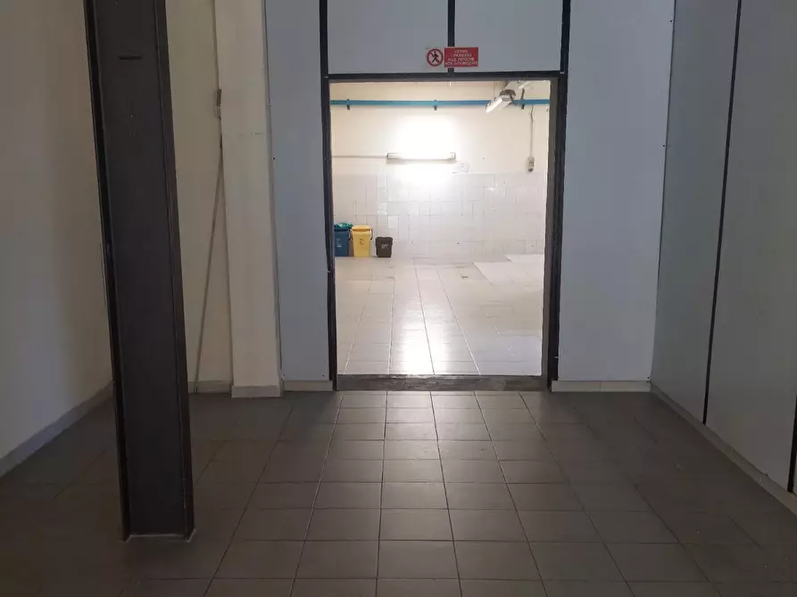 Immagine 9 di Laboratorio in affitto  a Lastra A Signa