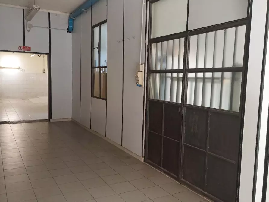 Immagine 12 di Laboratorio in affitto  a Lastra A Signa