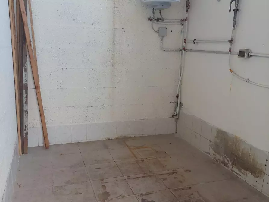 Immagine 8 di Laboratorio in affitto  a Lastra A Signa