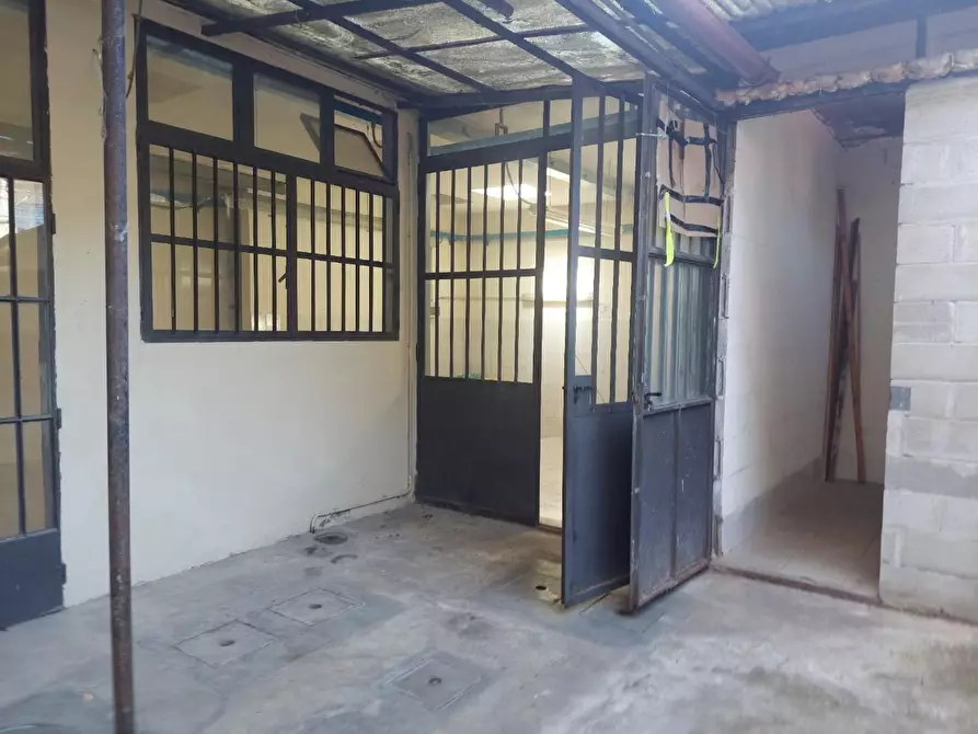 Immagine 7 di Laboratorio in affitto  a Lastra A Signa