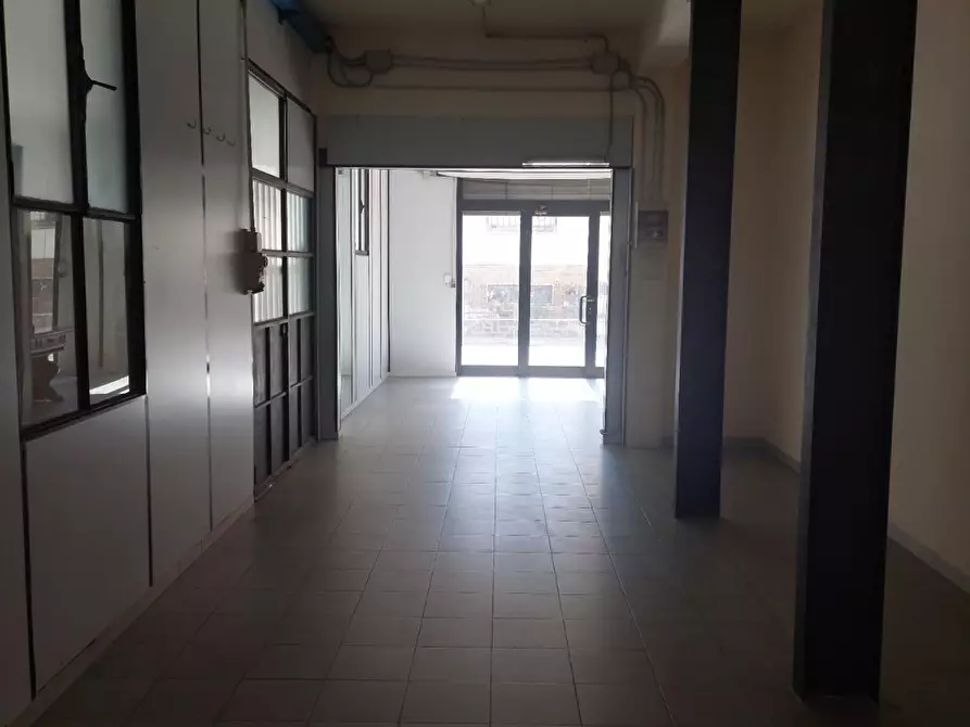 Immagine 5 di Laboratorio in affitto  a Lastra A Signa
