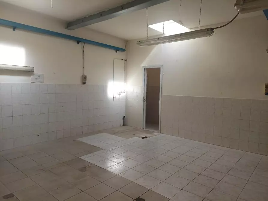 Immagine 2 di Laboratorio in affitto  a Lastra A Signa