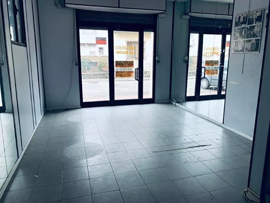 Immagine 1 di Laboratorio in affitto  a Lastra A Signa