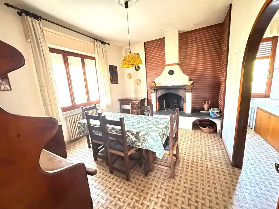 Immagine 19 di Villa in vendita  a Massa