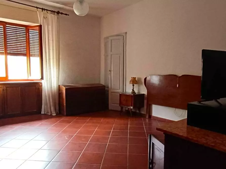 Immagine 11 di Villa in vendita  a Massa