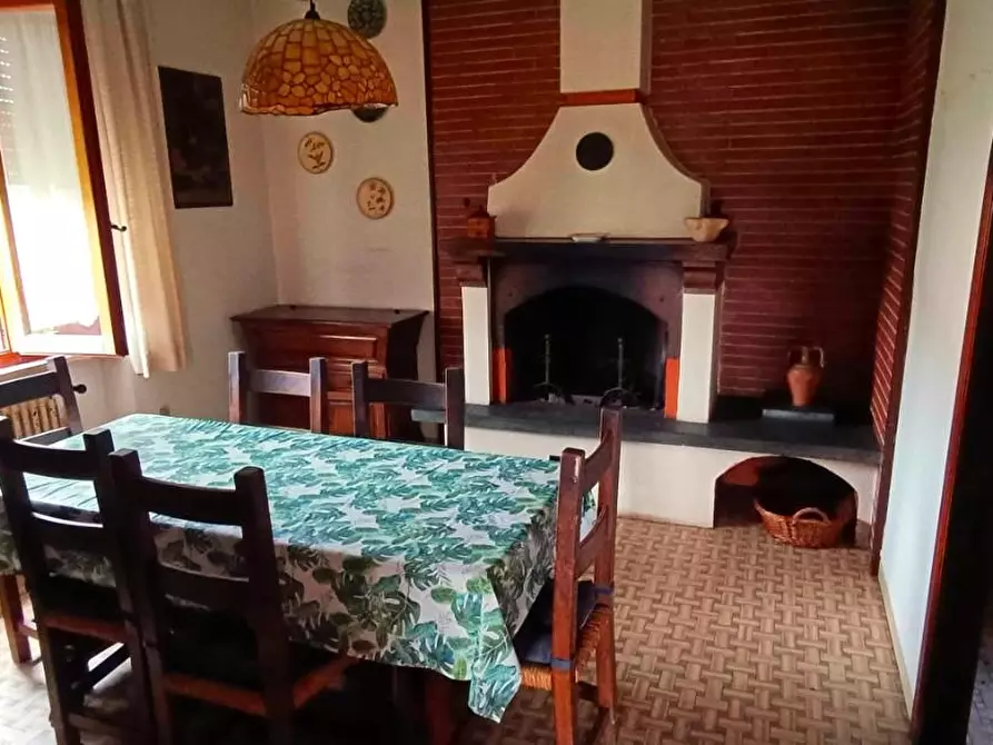 Immagine 6 di Villa in vendita  a Massa