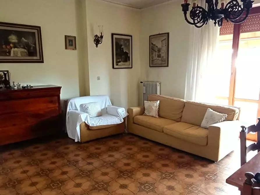 Immagine 4 di Villa in vendita  a Massa