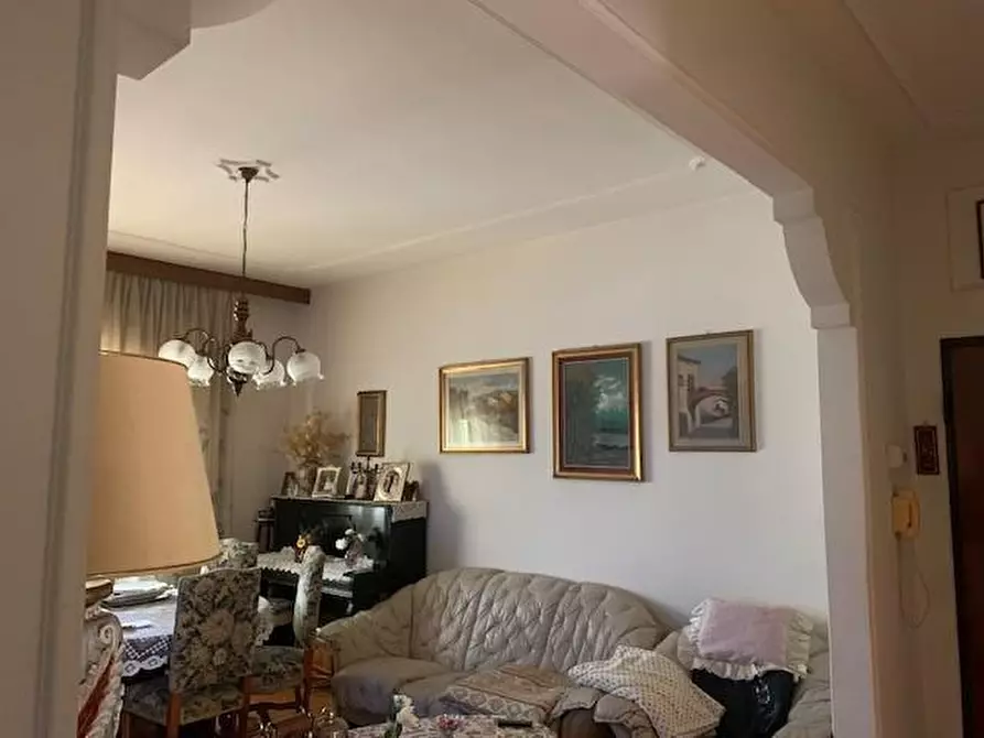 Immagine 2 di Appartamento in vendita  a Montecatini Terme