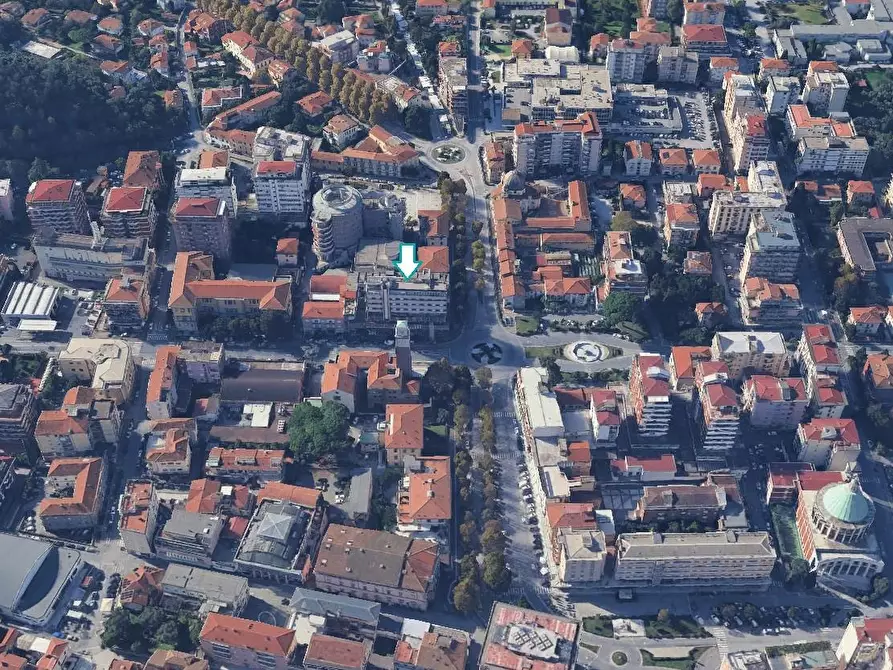 Immagine 3 di Negozio in vendita  a Massa