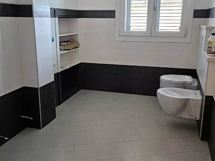 Immagine 7 di Casa bifamiliare in vendita  a Reggio Nell'emilia