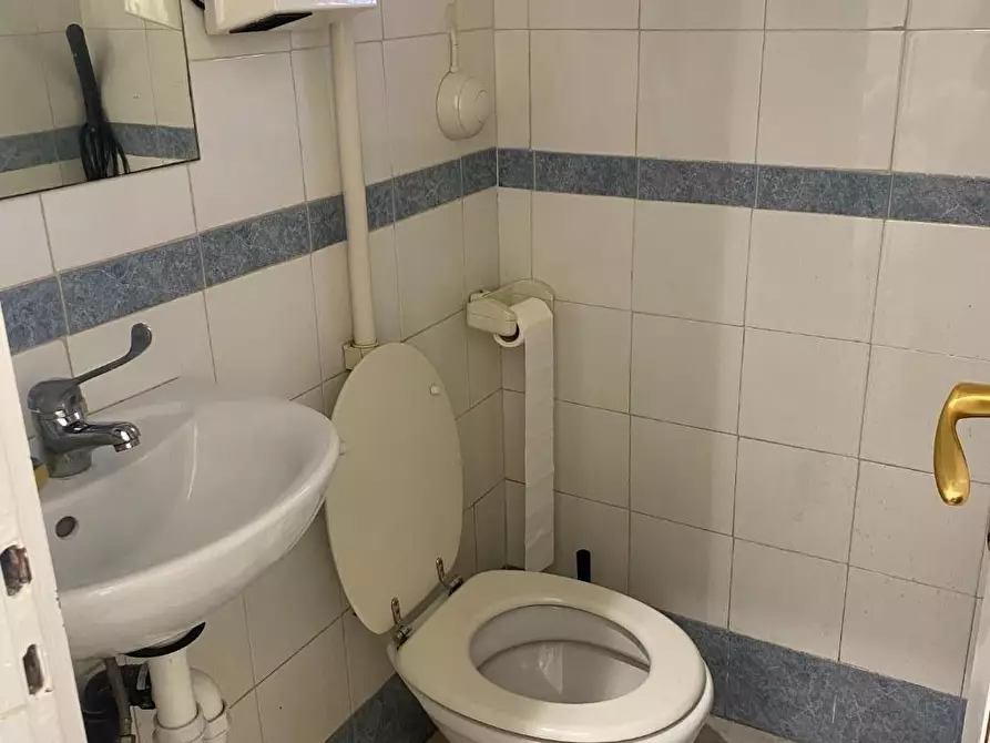 Immagine 7 di Attività commerciale in vendita  a Venaria Reale