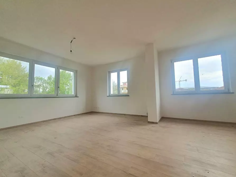 Immagine 3 di Appartamento in vendita  a Lucca