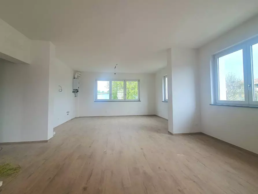 Immagine 2 di Appartamento in vendita  a Lucca