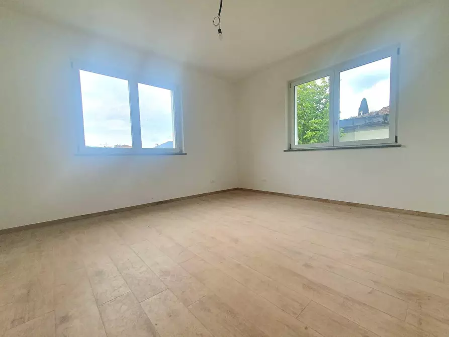 Immagine 25 di Appartamento in vendita  a Lucca