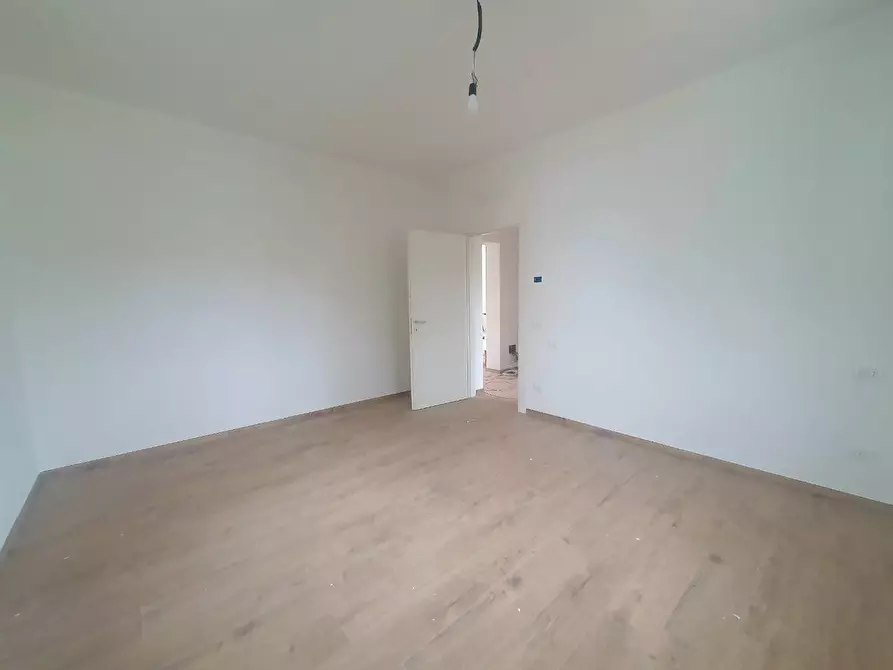 Immagine 14 di Appartamento in vendita  a Lucca