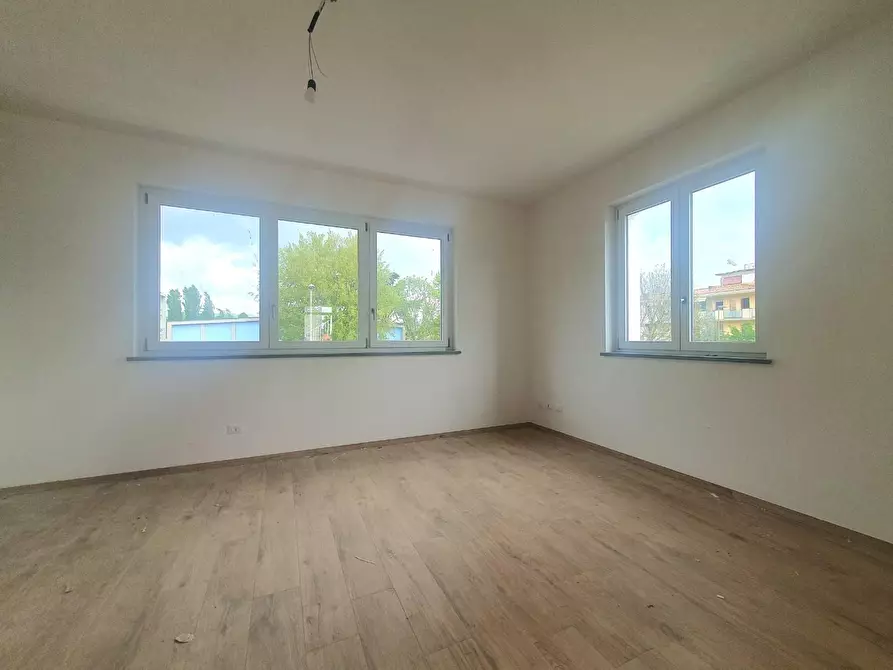 Immagine 5 di Appartamento in vendita  a Lucca