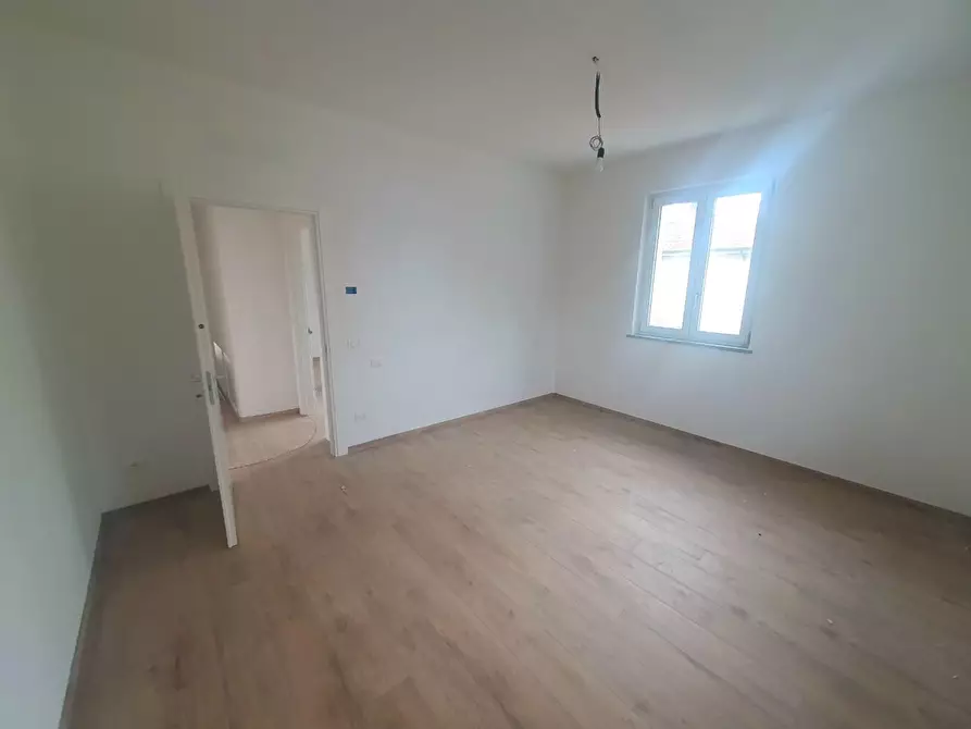 Immagine 13 di Appartamento in vendita  a Lucca