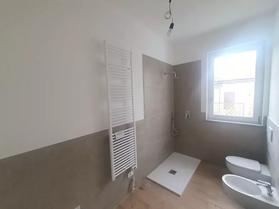 Immagine 22 di Appartamento in vendita  a Lucca