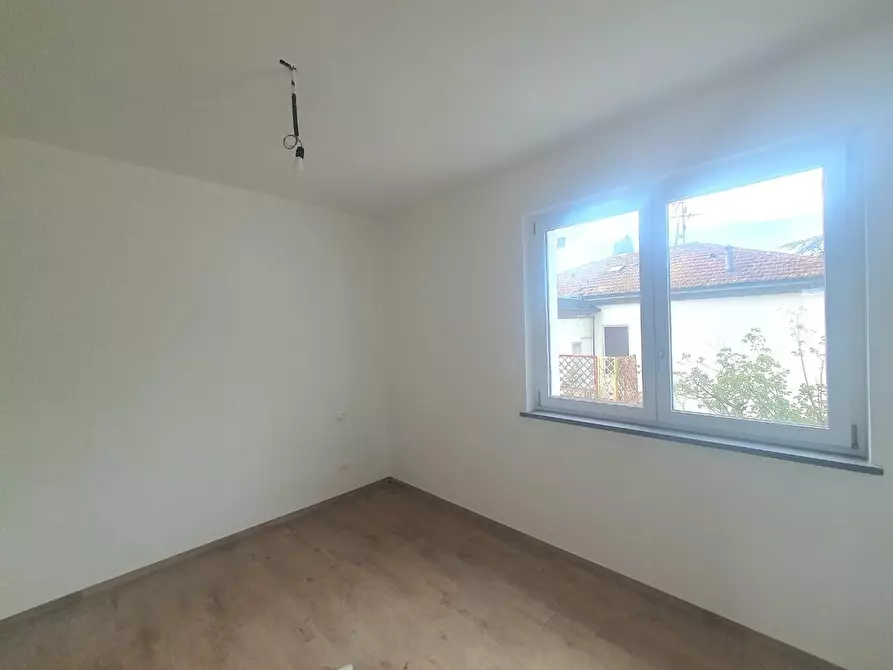 Immagine 17 di Appartamento in vendita  a Lucca