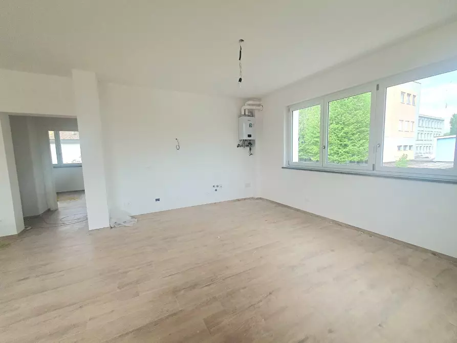 Immagine 6 di Appartamento in vendita  a Lucca