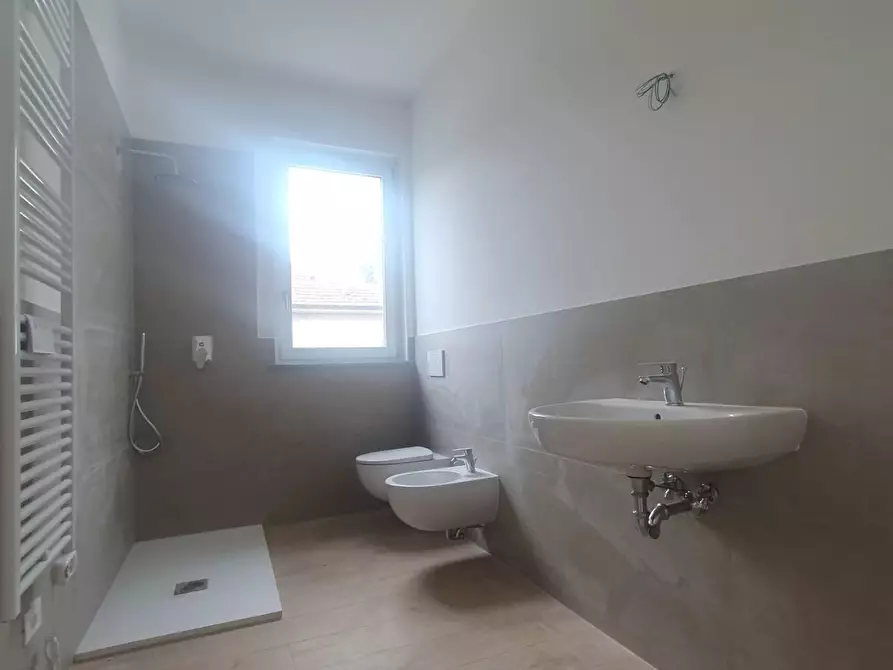 Immagine 20 di Appartamento in vendita  a Lucca